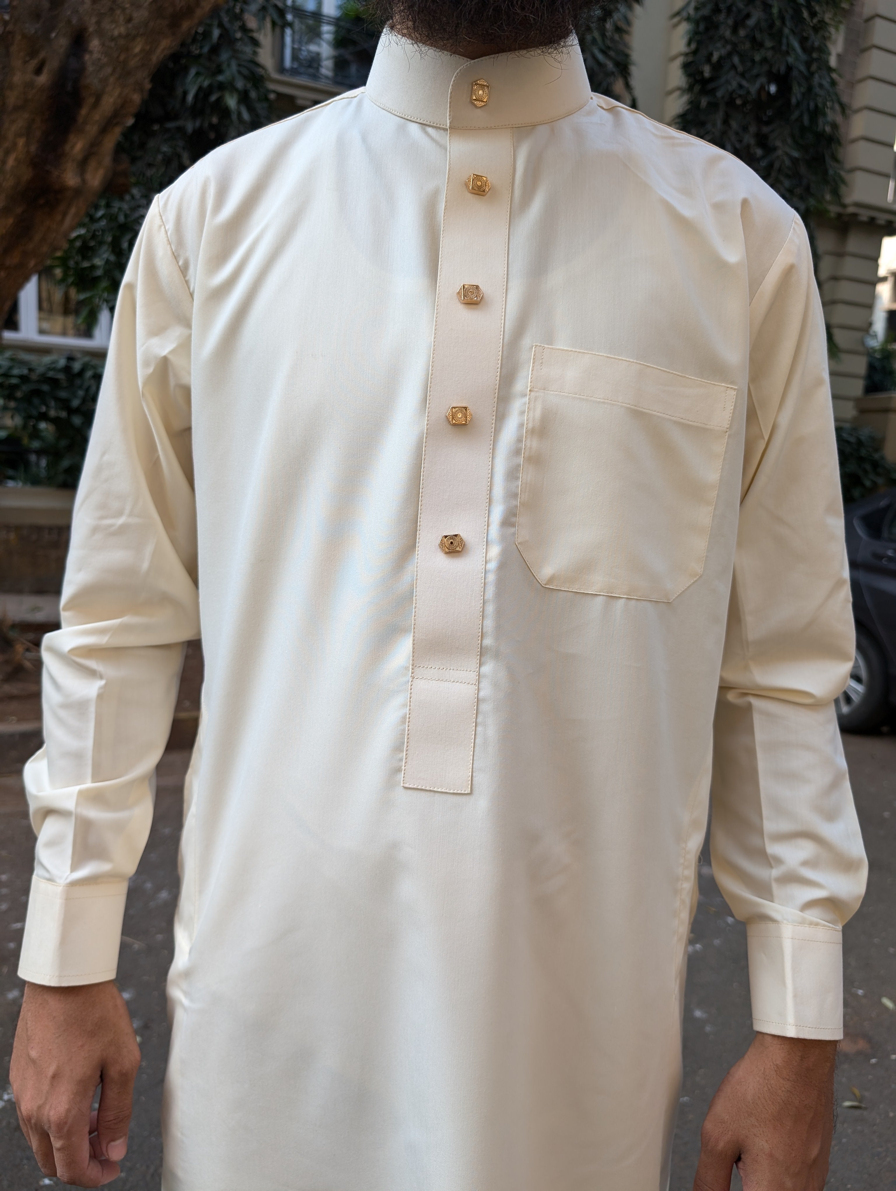 Cream summer thobe for men – Collar front view – ALKAIF